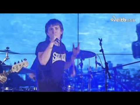 El concierto ofrecido por el grupo Skakeitan, en Ahotsenea