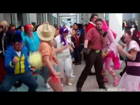 Anime Expo 2012 Sumomo Wakey Exercise with other Cosplayers