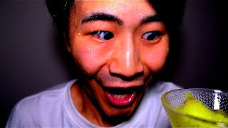 友達がかけてるかき氷のシロップの反応の違い。