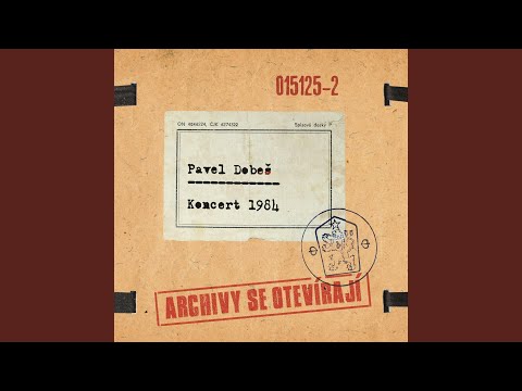 Sedeli jsme v zadni lavici