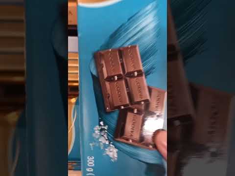 How Big is This 300gr of Godiva Dark Chocolate #shorts #godiva #seasalt  #chocolate #signature #big