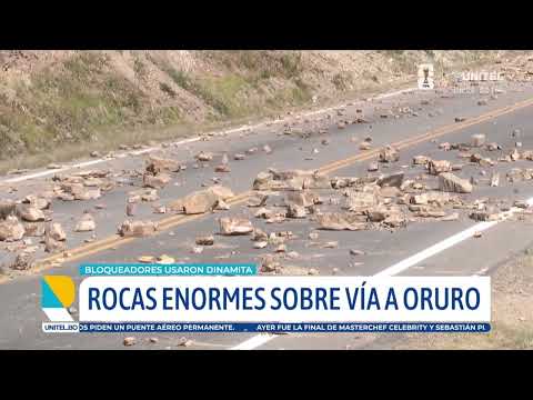 La Policía dice que los bloqueo en Cochabamba tienen enormes rocas y troncos