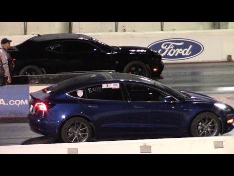Hellcat Challenger vs Tesla Model 3 1/4 Mile Drag Races
