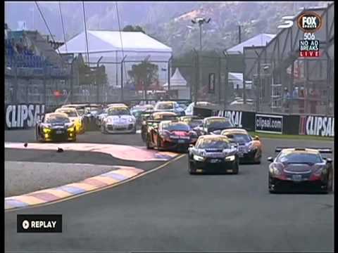 Crash in the Australia Gt at clipsal 500 ( NOT THE WAY TO PASS PEOPLE )