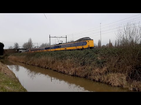 ICMm 4020+4246 als trein 1641 Den Haag-Enschede bij Nootdorp, 08-01-2022