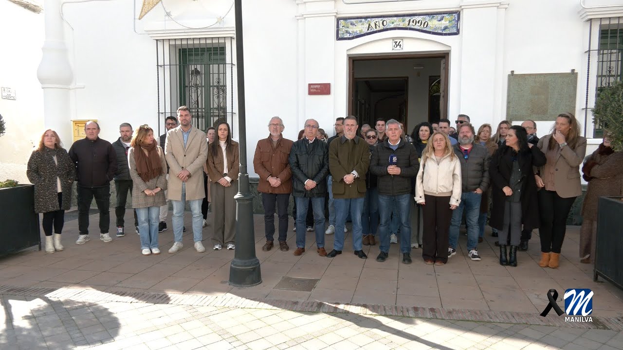 Minuto de silencio por las víctimas de la tragedia de Adamuz