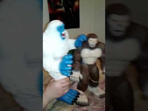 Bigfoot and yetti team up with godzilla