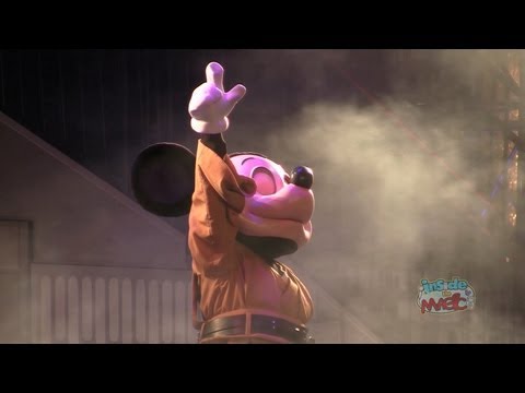 First time Jedi Mickey dances to Pitbull, Michael Jackson in Dance-Off With the Star Wars Stars 2013