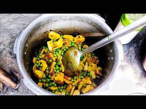 Aloo Matar Recipe | Desi Style Sabzi | Cheap But Zabardast Taste 😋