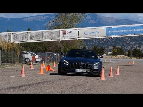 Mercedes-AMG GT C Roadster 2017 – Maniobra de esquiva (moose test) y eslalon | km77.com