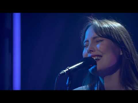 Lea Kampmann performs songs from "If I Ever Made You Cry, I´m Sorry" live from Í Luftini.