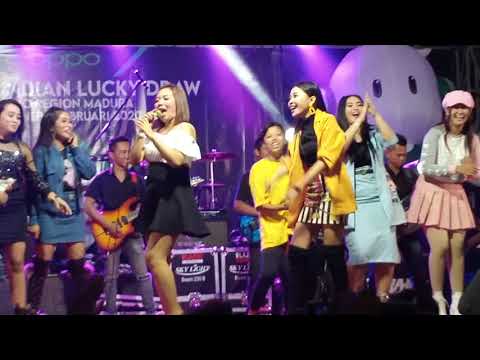 Ardea kdi goyang heboh bersama sahabat ambyar di acar pengundian OPPO LUCKY DRAW REGION MADURA