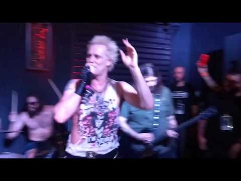 Supla: Eu Vou Até Tokyo (feat. Victoria Wells)