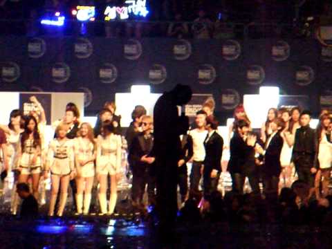 [Fancam] MAMA 29/11/2011 - Snoop Dogg & Dr Dre