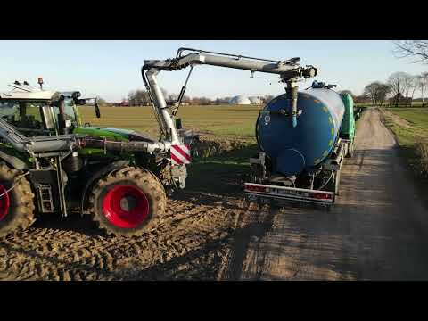 Fendt 939 Vario mit Frontandockarm und Kotte SCHLEPPSCHLAUCHVERTEILER beim Gülle 💩 ausbringen.