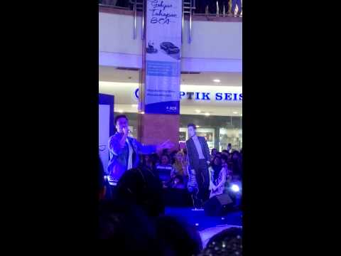 Status palsu- Vidi Aldiano live from SKA PKU