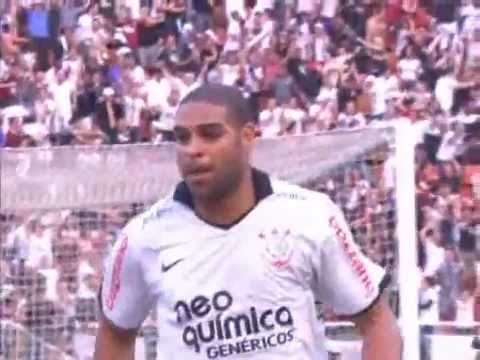 O primeiro e j� imortalizado gol de Adriano no Corinthians