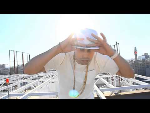 Juanka El Problematik - Mas Que Usedes Preview 1