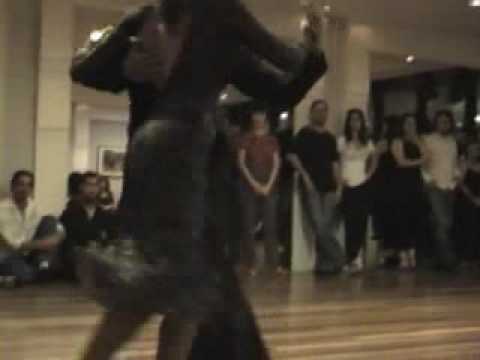  Daniel Oviedo  and  Mariana Casagrande  are  dancing  to  the  tango  "  El Recodo  "