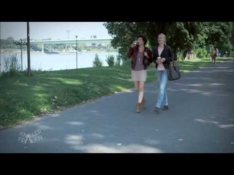 Kurz mal hinter'n Baum! - Knallerfrauen mit Martina Hill