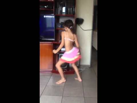 Camily dançando eletrônica 