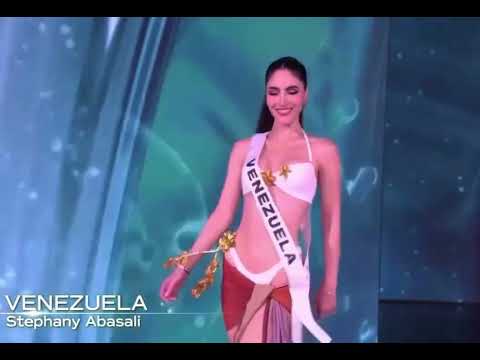Stephany Abasali in her swimsuit parade 🇻🇪 #MissUniverse