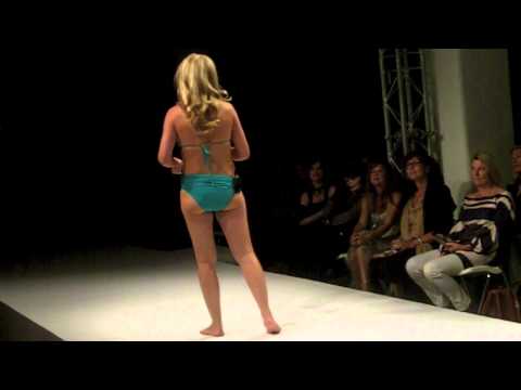 ANNIKA LANTZ BIKINI CHOCK GULDKNAPPEN 2010