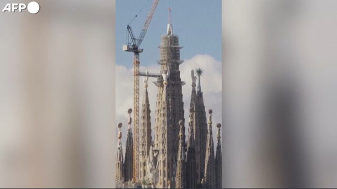 Barcellona, la Sagrada Familia diventa la chiesa piu' alta del mondo