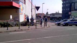 preview picture of video 'Überfall auf Postbank im Kaufland Grünstadt am 24.09.2011, Teil 5'