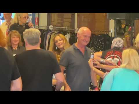 Melbourne Bowling Club - Big & Horny Blues Band - great day out with great friends!!!💋