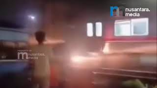 Ngeri! Minibus Toyota Innova Ringsek Tertabrak KRL di Bogo