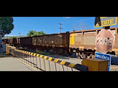 TREM COM VAGÕES GDE VAZIOS EM TUMIRITINGA MG SENTIDO BH! UM LINDO LUGAR!!