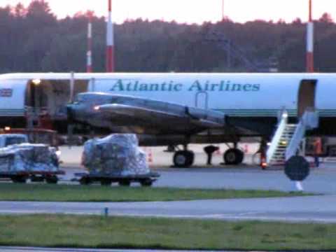 Atlantic Airlines L188 Loading 31.07.2009 Hamburg
