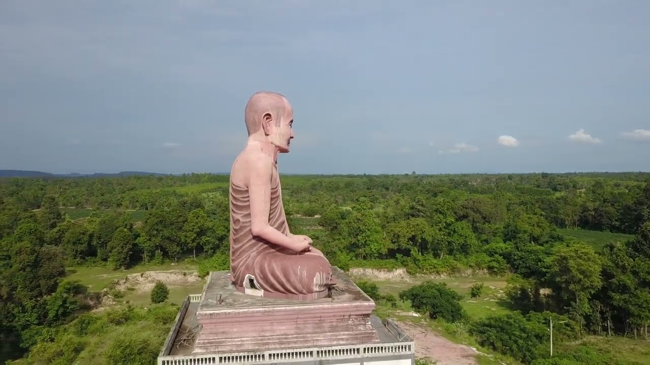 A Monument And Temple In The Middle Of A Field 4K | NO COPYRIGHT