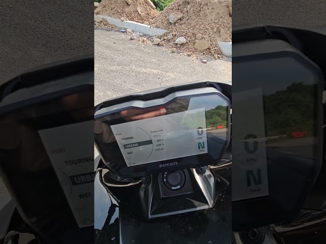 Here are few of the riding aids and features that the #DucatiDiavelV4.