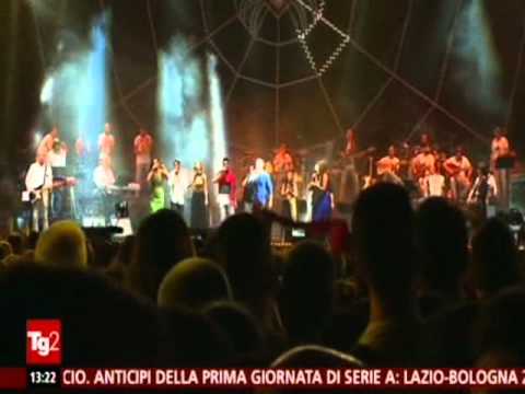 Folla oceanica (oltre 200.000 persone) per il concertone finale de 'La Notte della Taranta' 2015