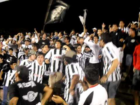 "LA ESCOLTA DE LIBERTAD - Te llevo en el alma! vos sos mi locura... GOOOOL!!" Barra: La Escolta &bull; Club: Libertad