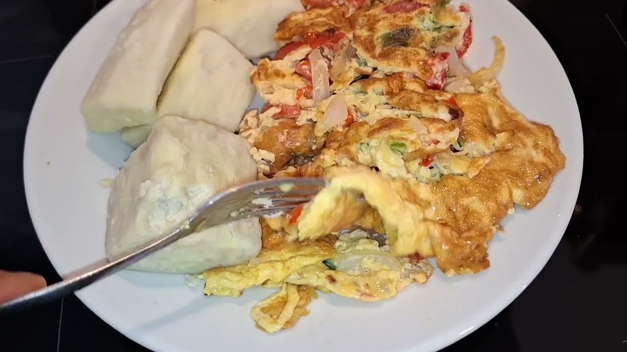 FRIED EGGS | OMELETTE AND YAMS/ OMELETTE DES OEUFS #food #africa #cameroon #yummy 😋