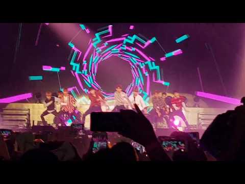 170922 Wanna One in Singapore - Energetic