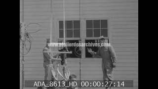 Download the video "Entrainement de parachutistes - 1941"