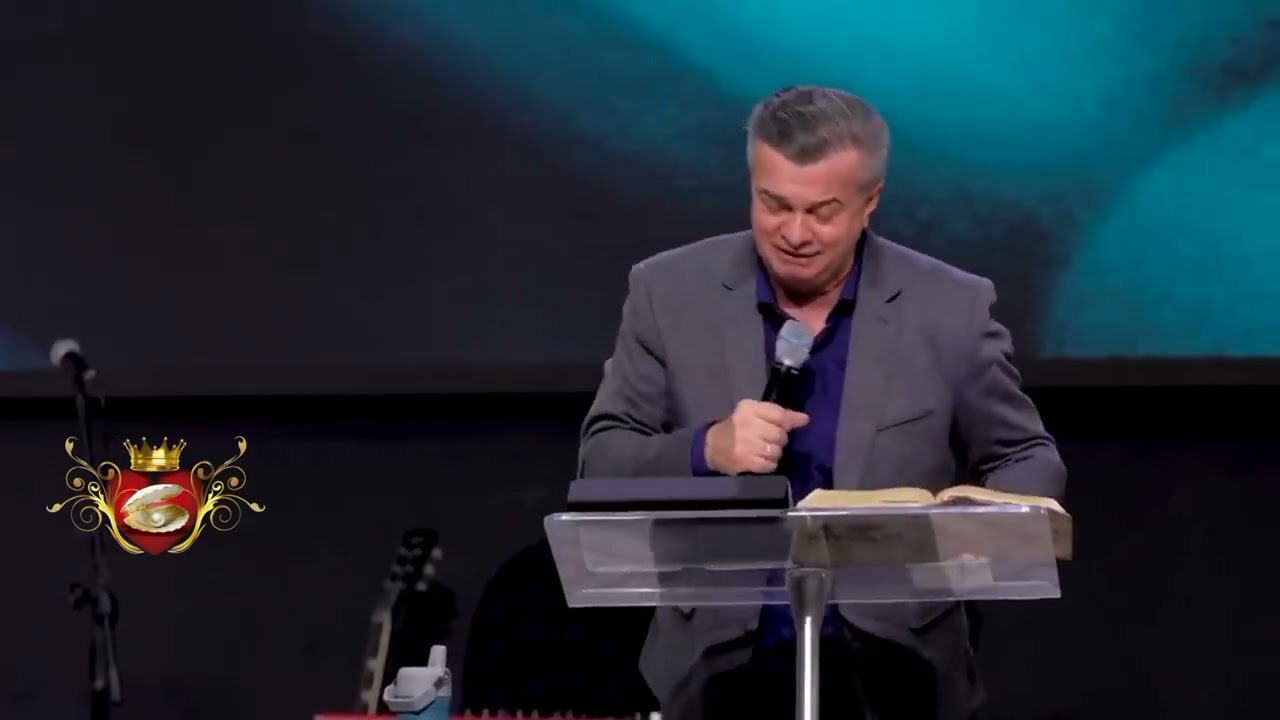 Só entende a cruz quem participa da mesa 》 Ap. Luiz Hermínio《