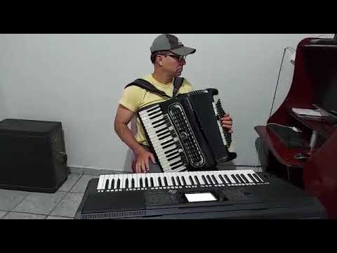 brincando com a baixaria da sanfona.
