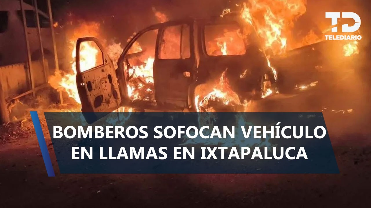 Auto arde en llamas sobre la Autopista México-Puebla, en el municipio de Ixtapaluca