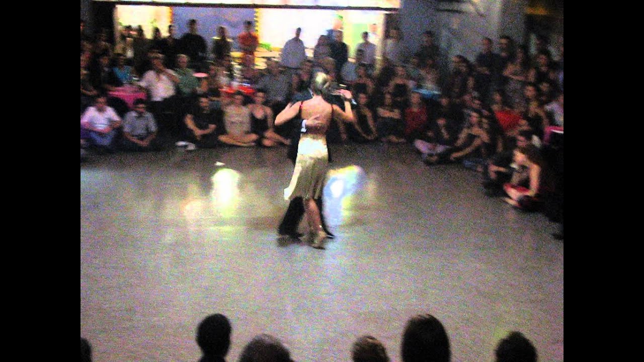 FABIAN PERALTA y JOSEFINA BERMÚDEZ en Viva La Pepa Milonga (3/4)