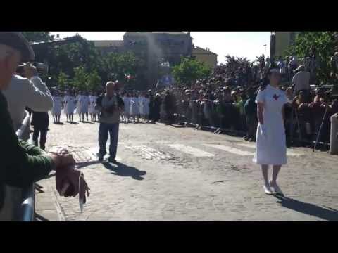 passaggio delle Crocerossine nella sfilata degli Alpini Piacenza 2013