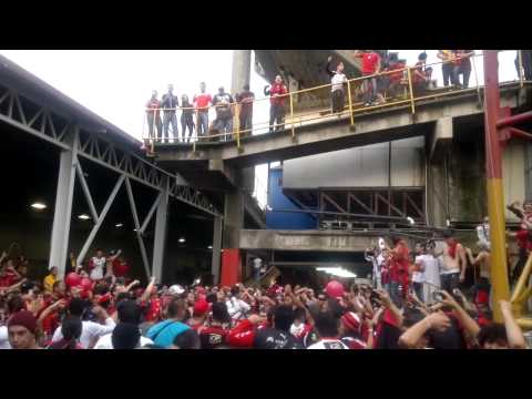 "Como te va monstruo. LDA" Barra: La 12 &bull; Club: Alajuelense