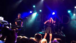 Broods - Never Gonna change Live