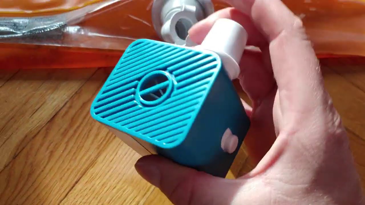 FROYAK z Action: Mini pompka na baterie do materaca - 30zł