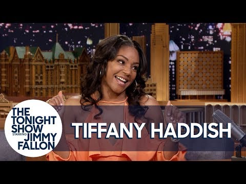 ティファニーのハディッシュはバーミツバーで老人の上で踊って老人を殺した (Tiffany Haddish Killed an Old Man by Dancing on Him at a Bar Mitzvah)