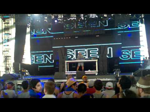 Sander Kleinenberg at Coachella 2011 in the Sahara Tent.